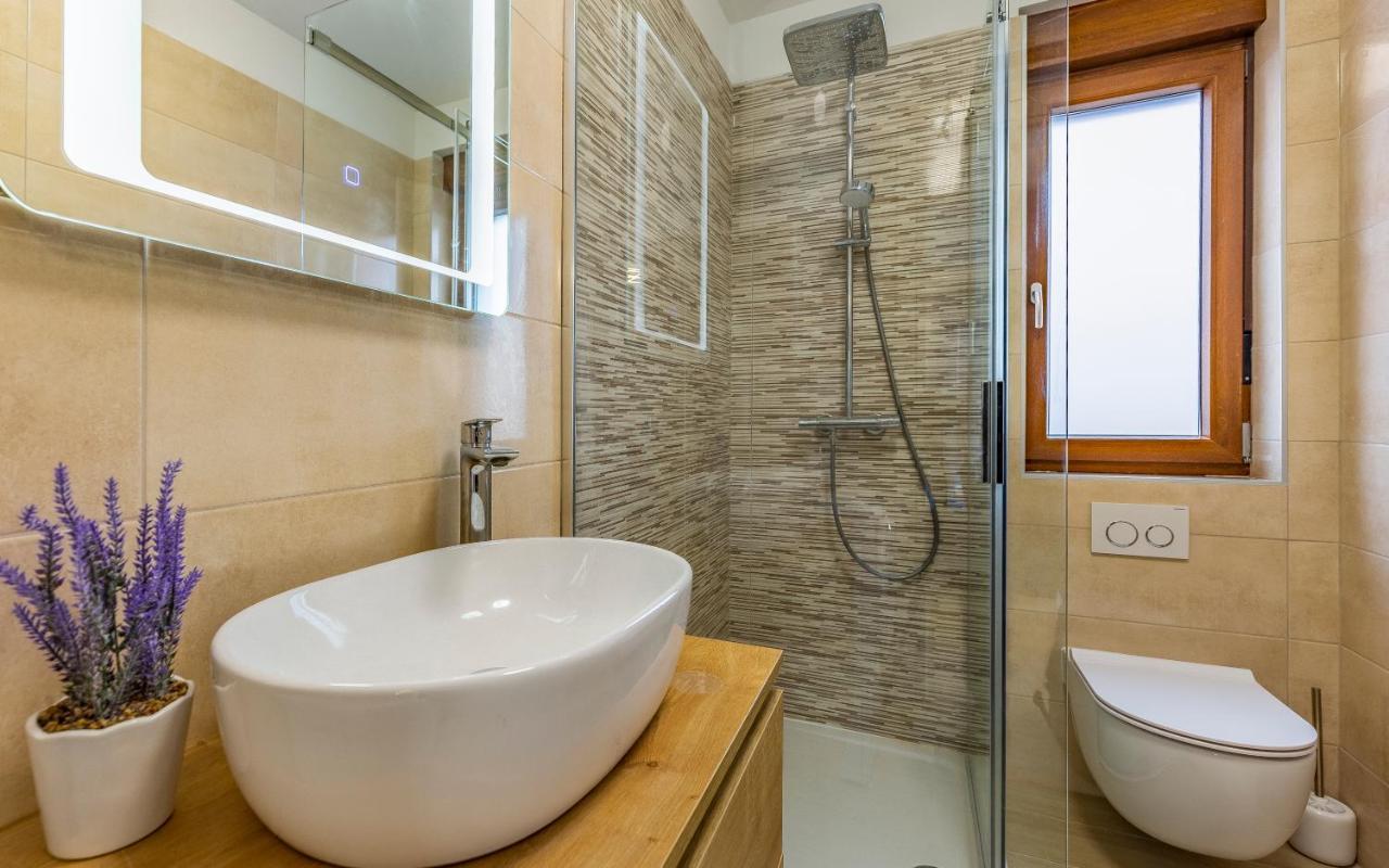 Apartment Blue Pula, New, Family Friendly, Comfortable, Free Parking And Wifi Kültér fotó